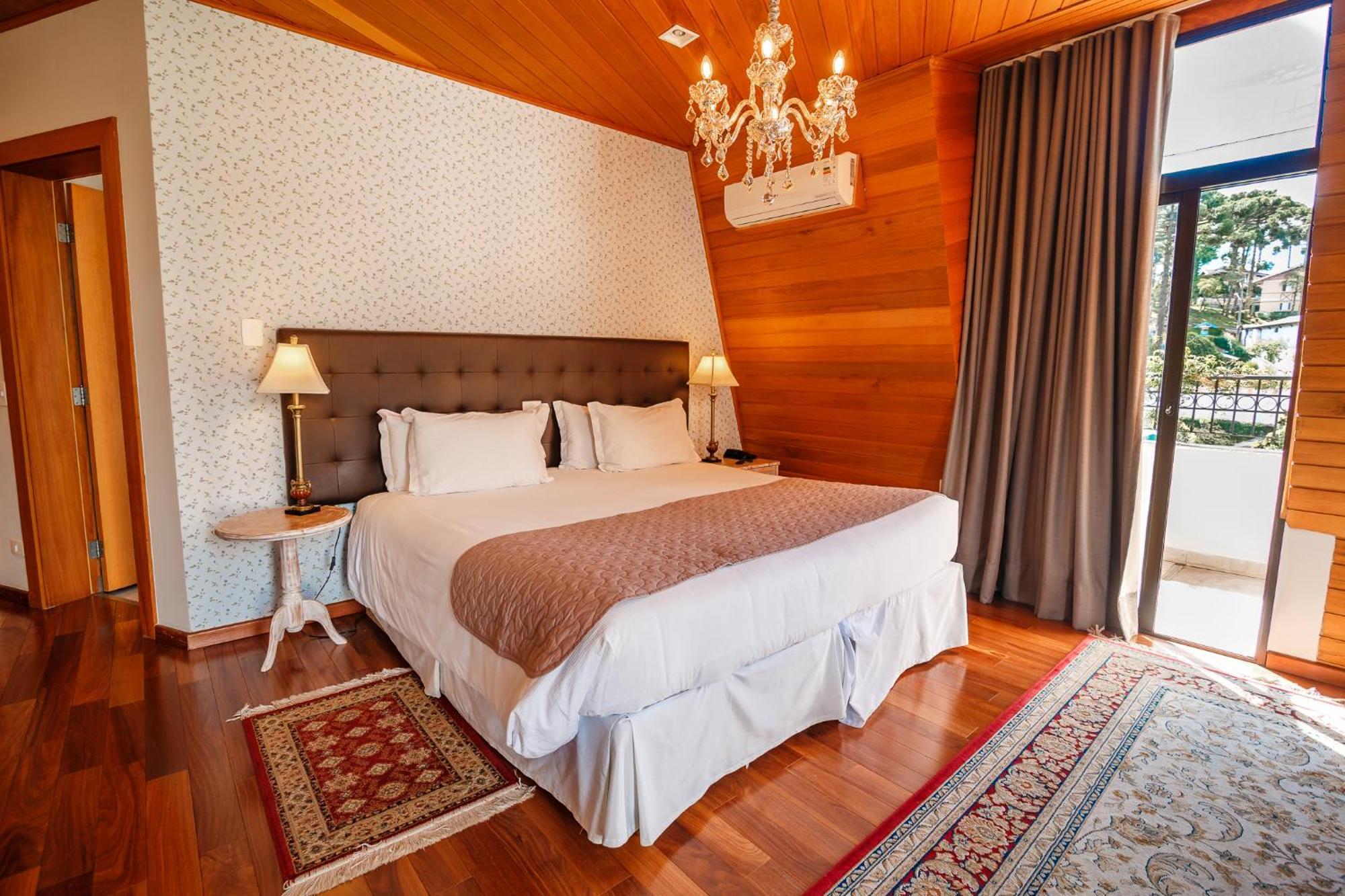 Pousada Luis XV Campos do Jordao Dış mekan fotoğraf A bedroom at the hotel