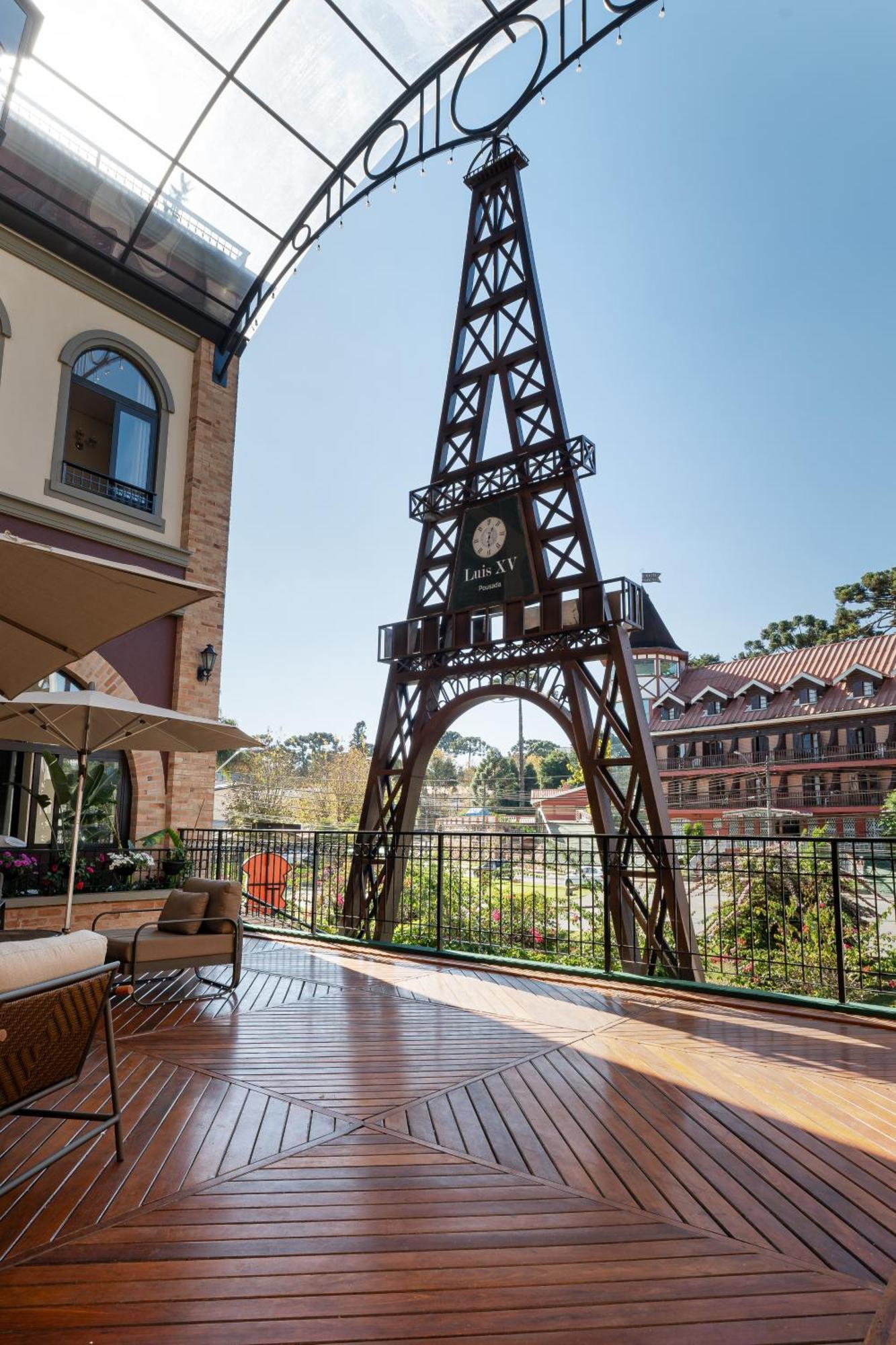 Pousada Luis XV Campos do Jordao Dış mekan fotoğraf The Eiffel Tower at the French village