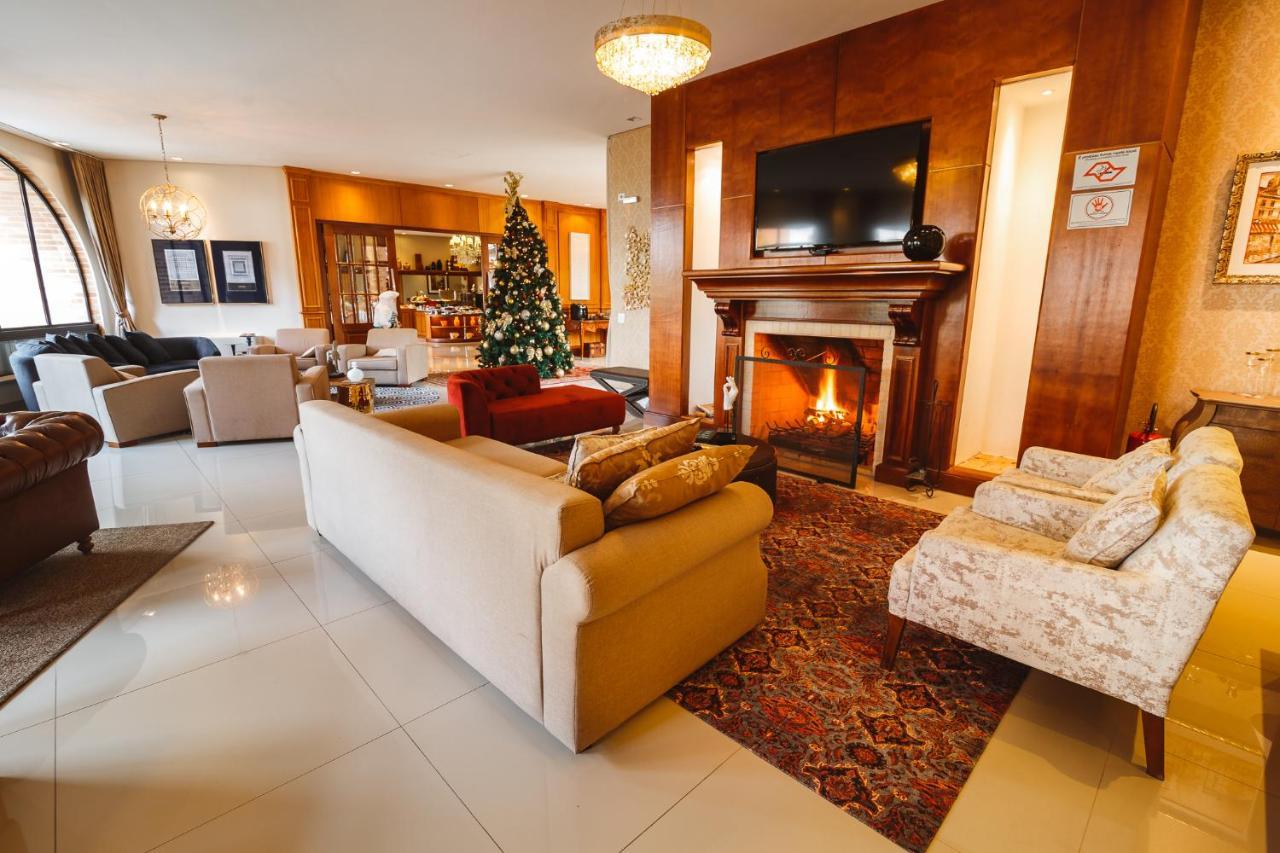 Pousada Luis XV Campos do Jordao Dış mekan fotoğraf The living room of the residence