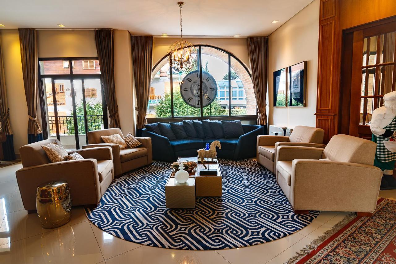Pousada Luis XV Campos do Jordao Dış mekan fotoğraf The lobby of the hotel