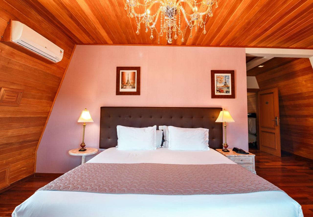 Pousada Luis XV Campos do Jordao Dış mekan fotoğraf A bedroom at the hotel